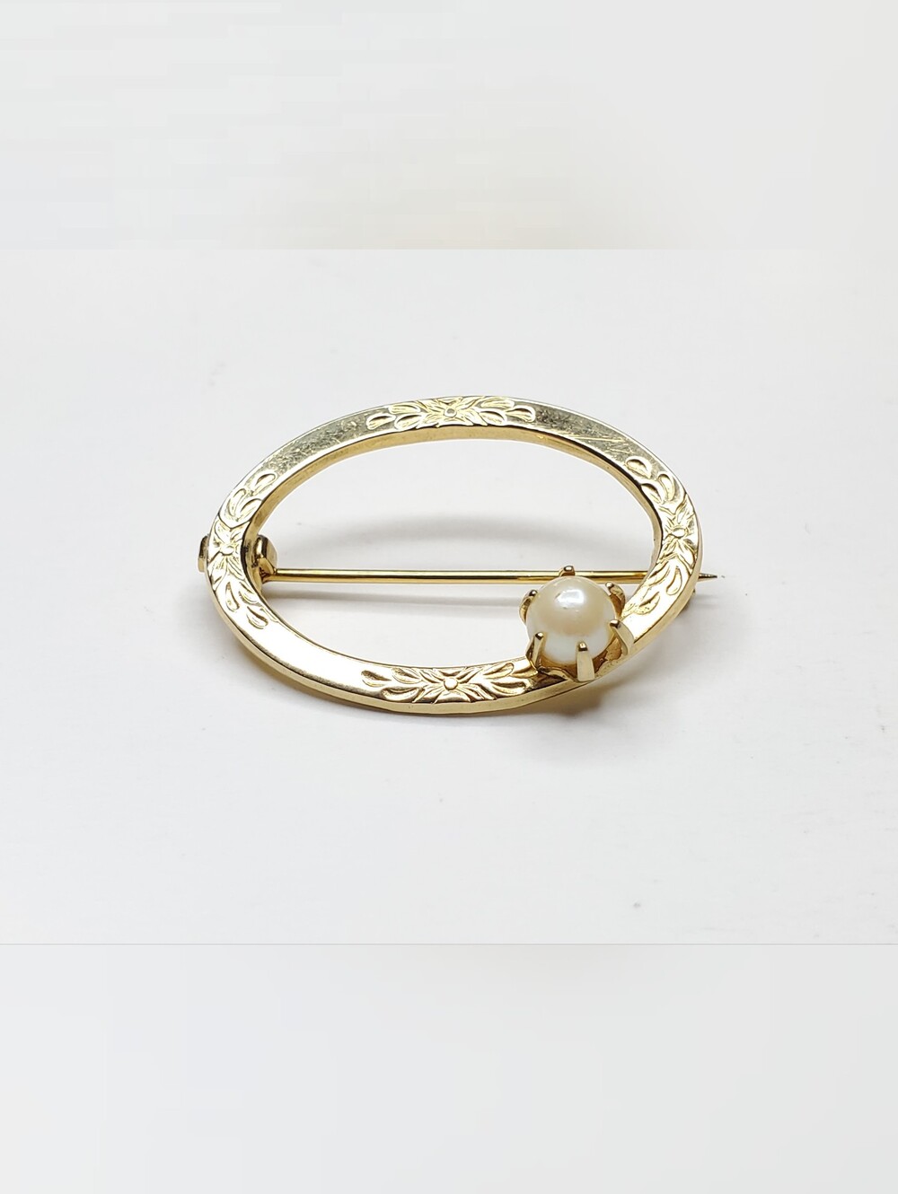 Vtg. Gold Faux Pearl Brooch